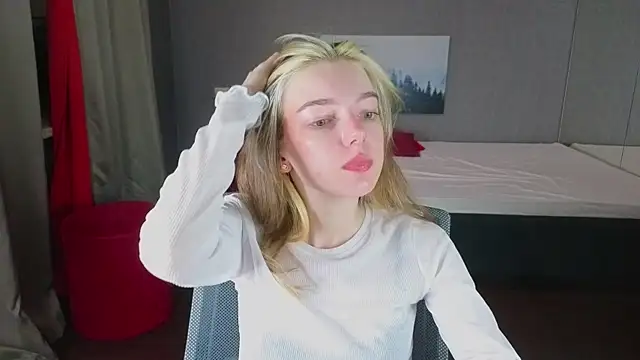 MILLIE MUR online show from December 2025 05:13:01 AM