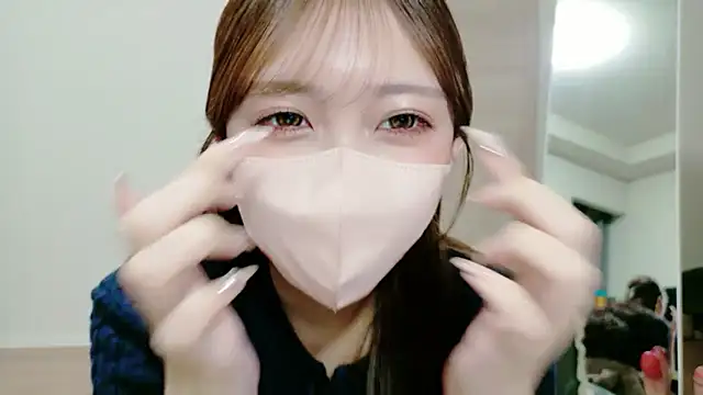Snapshot of alicechan_v chatting on June 2026 01:23:02 PM alicechan v online show from June 2026 01:23:02 PM