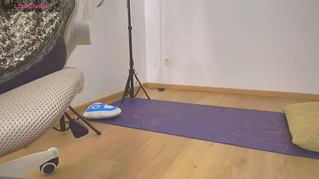 Sweet Eira online show from April 2026 06:43:02 PM