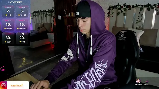 kaelwolf tay online show from February 2026 07:07:01 PM