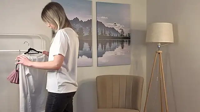 ElaneHamper online show from November 2025 04:12:02 AM