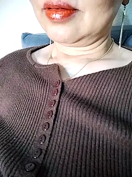 LisantLy online show from November 2025 03:12:02 PM