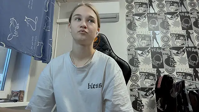 helgicuteness online show from December 2025 12:57:02 PM