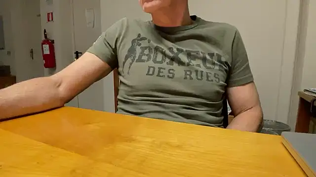 Snapshot of SimonZydar chatting on November 2025 03:15:02 PM SimonZydar online show from November 2025 03:15:02 PM