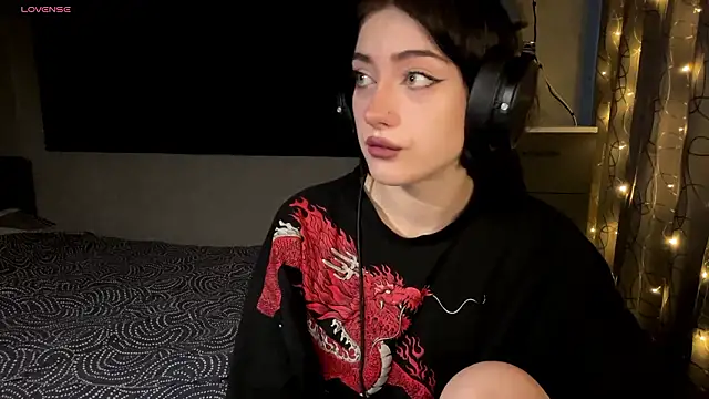 Meowluly online show from February 2026 10:03:02 PM