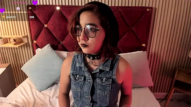 Snapshot of Kiri_Velvet chatting on April 2026 09:39:33 PM Kiri Velvet online show from April 2026 09:39:33 PM