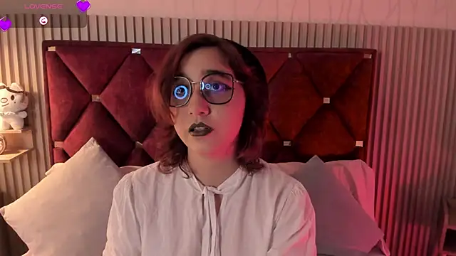Snapshot of Kiri_Velvet chatting on April 2026 09:15:01 PM Kiri Velvet online show from April 2026 09:15:01 PM