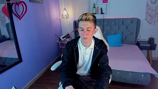 Juaan Diick online show from March 2026 05:52:02 PM