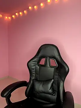 Davne  online show from December 2025 09:13:02 PM