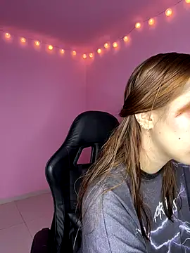 Davne  online show from December 2025 09:19:02 PM