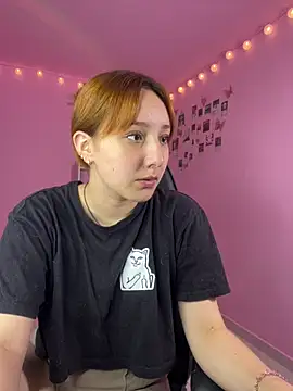 Snapshot of Davne_ chatting on April 2026 01:03:01 AM Davne online show from April 2026 01:03:01 AM