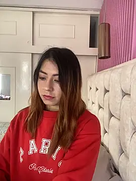 MaddieHunter online show from November 2025 01:33:02 PM