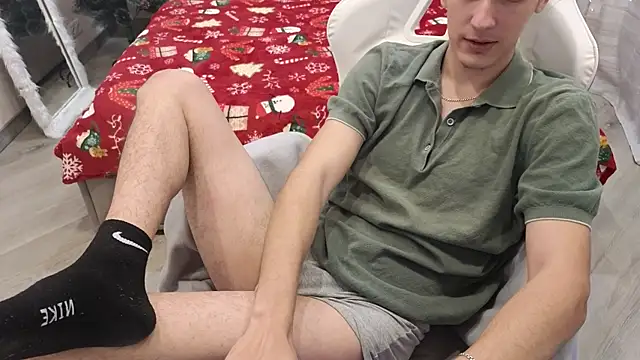 MoonlinSkinn online show from December 2025 08:10:01 AM