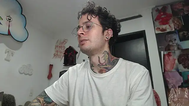 CryBoy13 online show from December 2025 04:21:01 AM