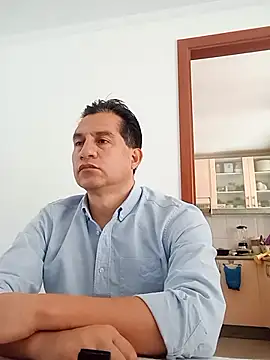 ChrisFloresP online show from December 2025 04:56:01 PM