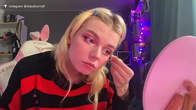 KittyLarva online show from January 2026 07:54:01 AM