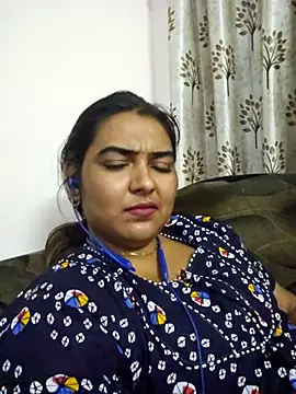 Snapshot of Tamil_Smiley_Queen chatting on November 2025 09:59:01 PM Tamil Smiley Queen online show from November 2025 09:59:01 PM