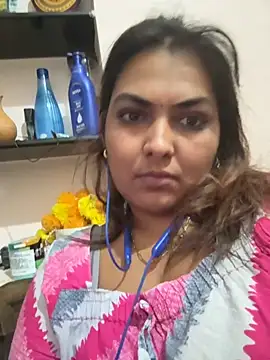 Snapshot of Tamil_Smiley_Queen chatting on November 2025 09:56:02 AM Tamil Smiley Queen online show from November 2025 09:56:02 AM