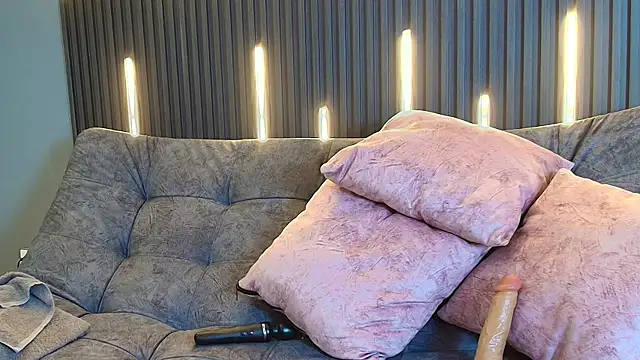 scarlett aviebby online show from December 2025 01:42:01 PM