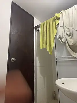 Miia moonn online show from December 2025 11:05:01 AM