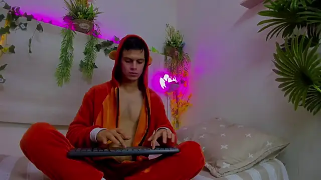 AngelSlimm online show from November 2025 05:21:01 AM