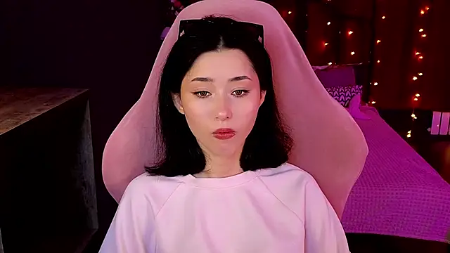 Snapshot of RedMidnight chatting on May 2026 08:35:02 PM RedMidnight online show from May 2026 08:35:02 PM