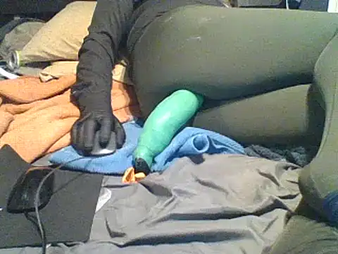 Snapshot of xxxenzo1 chatting on December 2024 01:45:01 PM xxxenzo1 online show from December 2024 01:45:01 PM