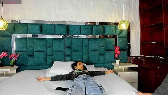  bonnyandclyde online show from February 2026 12:27:01 PM