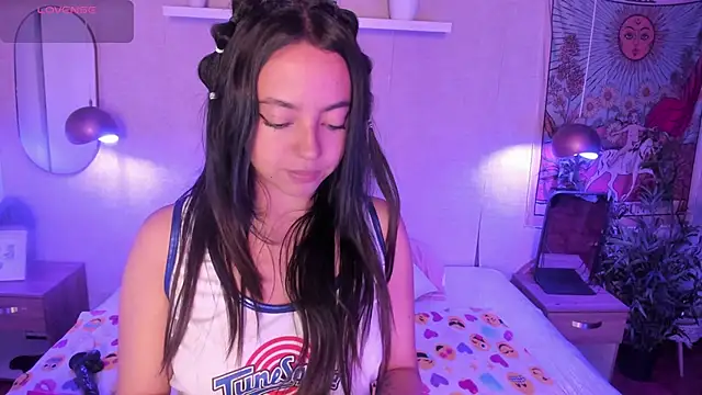 Laraa Rouss  online show from December 2025 03:56:01 AM