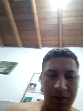Snapshot of Alvarezz0202 chatting on June 2026 08:33:02 PM Alvarezz0202 online show from June 2026 08:33:02 PM