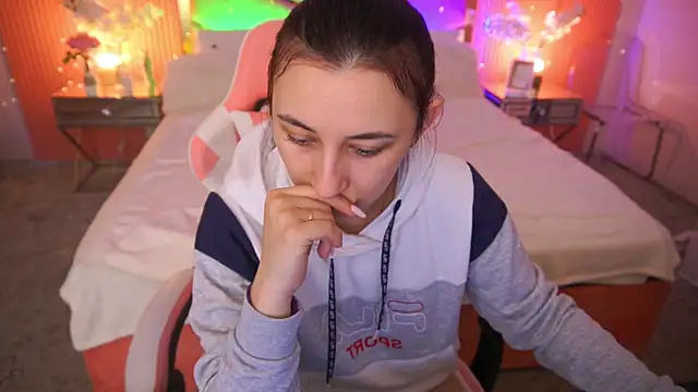 Snapshot of RoxieRay chatting on March 2026 07:15:01 AM RoxieRay online show from March 2026 07:15:01 AM