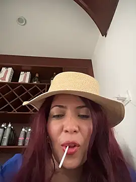 IsaSantoDomingo online show from December 2025 04:47:02 PM