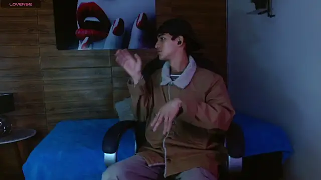 Michaelkoiv online show from December 2025 12:32:01 PM