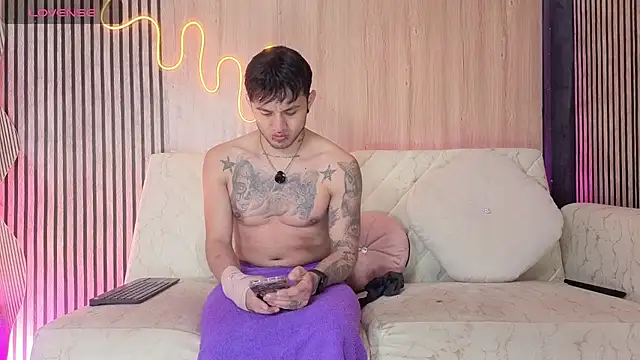 Snapshot of kingbrakly chatting on December 2025 03:23:01 AM kingbrakly online show from December 2025 03:23:01 AM