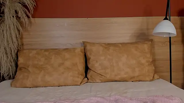 luna cute   online show from January 2026 12:40:02 PM