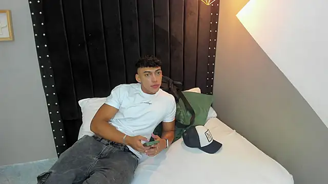 Bryan robayo5 online show from November 2025 12:09:02 PM