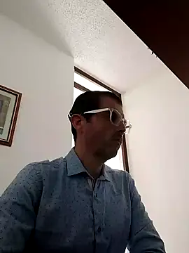 Fuegosutil online show from December 2025 06:50:01 PM