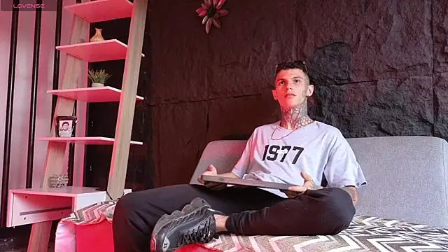 Paulo 527 online show from December 2025 08:49:02 PM