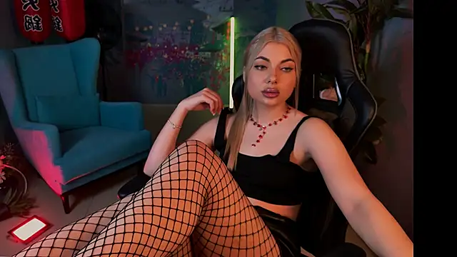 Snapshot of HyileyClark chatting on November 2025 01:35:02 PM HyileyClark online show from November 2025 01:35:02 PM