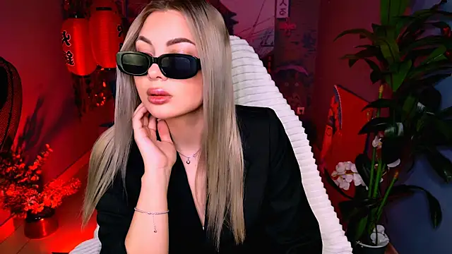 HyileyClark online show from March 2026 09:47:01 AM