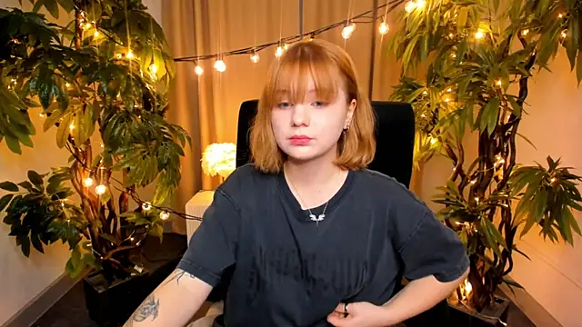 Snapshot of AsiaBritney chatting on November 2025 01:12:02 PM AsiaBritney online show from November 2025 01:12:02 PM