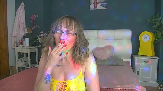 Snapshot of Cougar_Milff chatting on May 2026 04:12:01 PM Cougar Milff online show from May 2026 04:12:01 PM