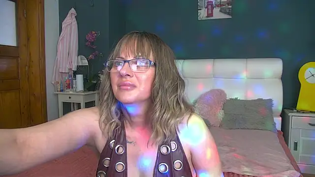 Snapshot of Cougar_Milff chatting on May 2026 04:12:02 PM Cougar Milff online show from May 2026 04:12:02 PM