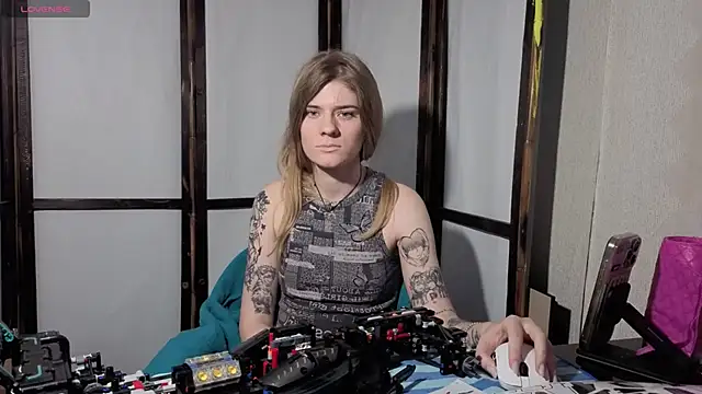 Adell Love online show from June 2026 04:06:01 PM