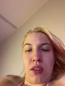 AmyAtlass online show from December 2025 08:10:01 AM