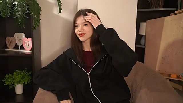 HalleyMedearis online show from December 2025 09:14:01 AM