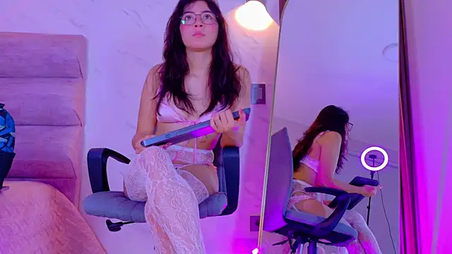 Mia Cullen online show from February 2026 12:22:02 PM