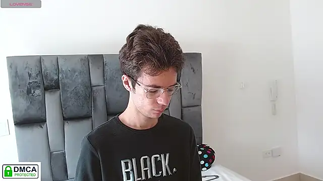 SaccharineSin online show from November 2025 04:53:01 PM