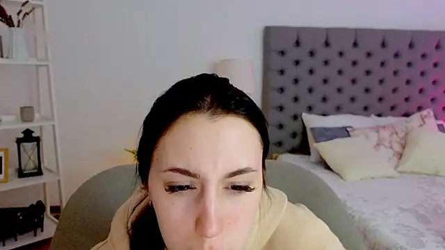 Snapshot of Miss__Linn chatting on February 2026 02:43:02 PM Miss Linn online show from February 2026 02:43:02 PM