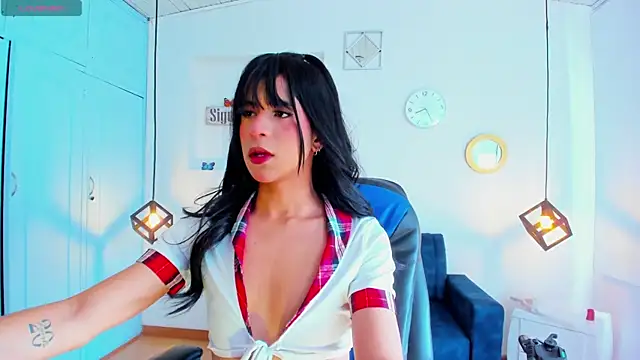 Hot Darliing online show from December 2025 01:27:01 PM